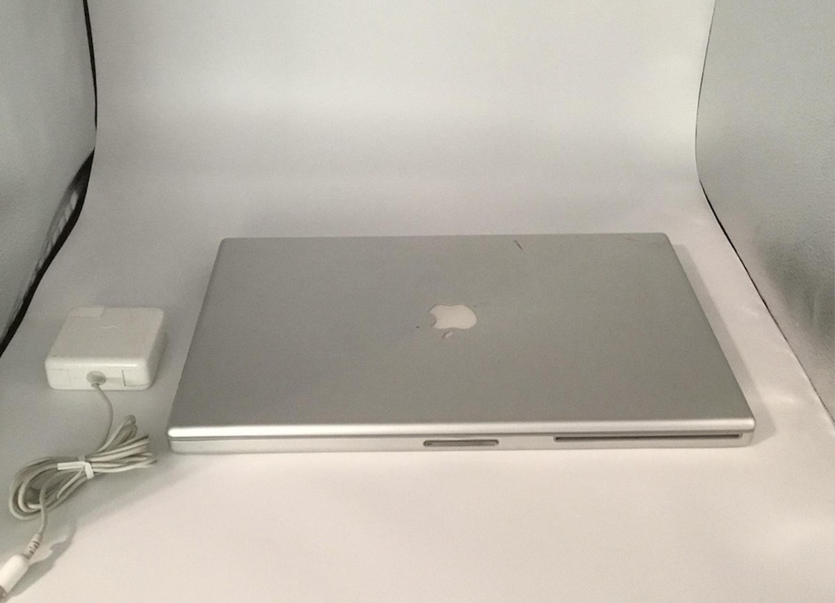 Apple PowerBook G4 A1107 17-in 1.67 GHz PowerPC G4 1 GB RAM 80 GB