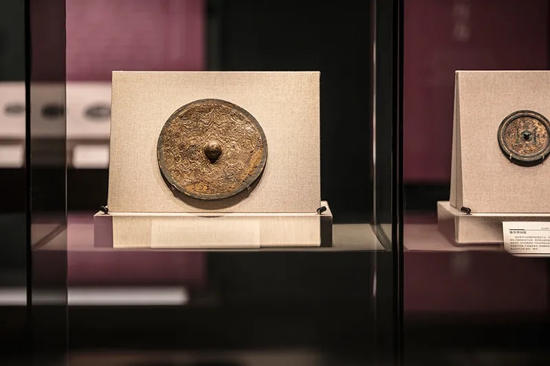 銘文に「中国」の文字！漢代の銅鏡5枚が清華大学芸術博物館で展示