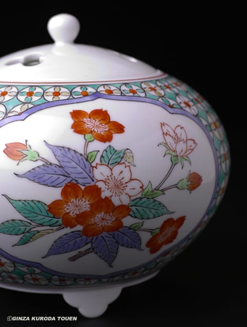 十四代柿右衛門窯絵付師鷹巣作錦色絵川蝉楓文白磁七宝彫三ツ足大香炉