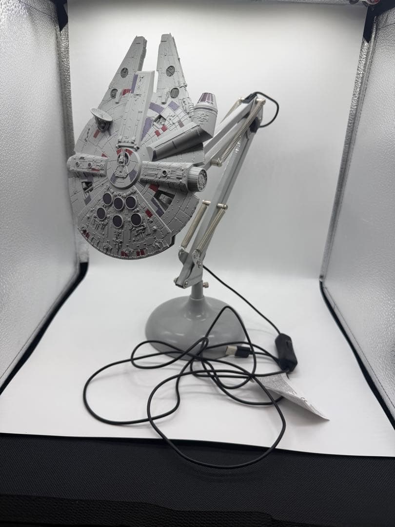 パ*ブ様 ミレニアムファルコン デスクライト 楽天市場】スターウォーズ ミレニアム ファルコン ポーザブル デスク