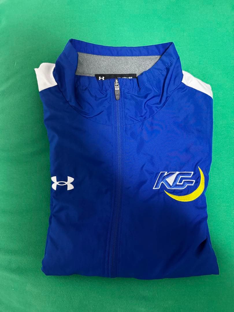 Under Armour 青 ジッパー付きジャケット　ケイイチ 風のように軽く動きやすい慶應ジャケット、譲られますわ。 Under