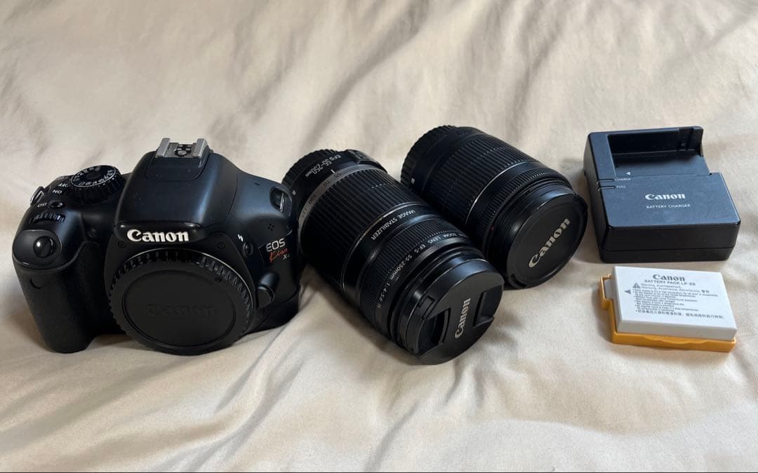 Canon EOS Kiss X4 ダブルズームキット　デジタル一眼レフ EOS キヤノン デジタル一眼 CANON Kiss X4 ダブルズームキット 中古